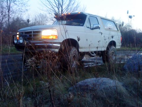 1995 Ford Bronco - at lake michigan