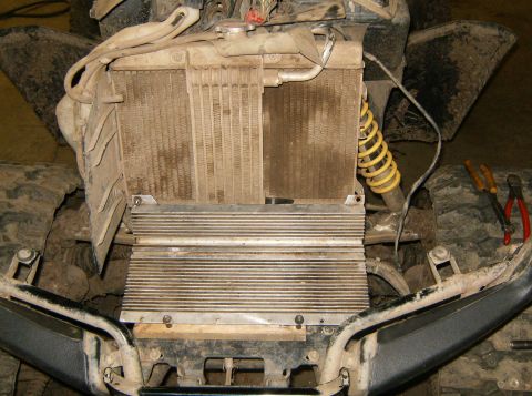 2000 Ford E350 - Close-up view of a vehicle's engine cooling system, showing a radiator and associated parts.