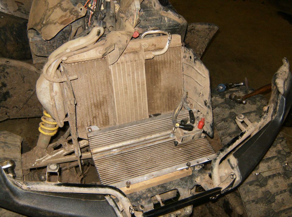 Radiator and cooling system of a muddy off-road vehicle, front view