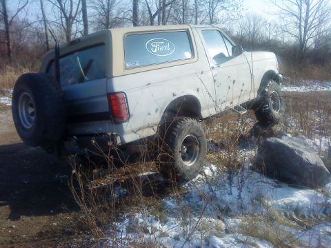 1995 Ford Bronco - playing around at lake Michigan