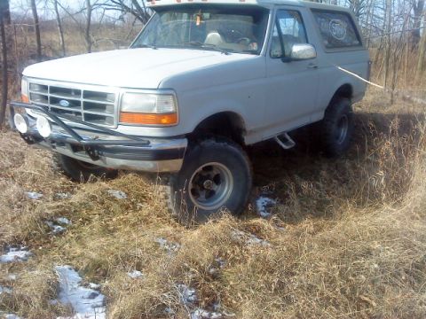 1995 Ford Bronco - playing around at lake Michigan