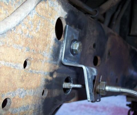 1990 Ford Bronco - A better shot of the brake line bracket