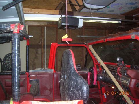 1985 Ford Bronco - The interior of a red 1985 Ford Bronco shows modifications including a roll cage and racing seats, with a date stamp of 12.07.2009.