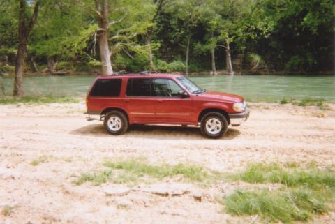 2000 Ford Explorer photo