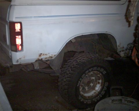 1980 Ford Bronco - A little back fender trimming