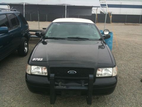 2003 Ford Crown Victoria photo