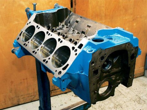 1972 Ford Ranchero - 351M/400 block, note raised thermostat housing and rib