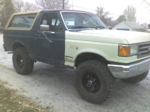 1989 Ford Bronco - This 1989 Ford Bronco has a two-tone paint scheme with dark green and off-white sections.