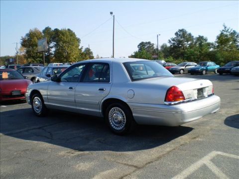 2000 Ford Crown Victoria photo