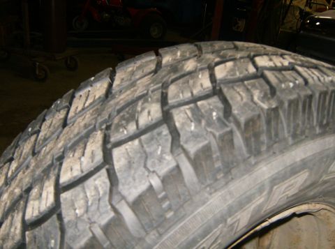 2000 Ford E350 - Tire tread detail showing wear patterns and debris.