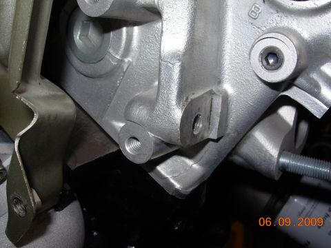 1991 Ford Taurus - A detailed view of an engine part, possibly from a Ford Taurus build-up project, captured on 06.09.2009.