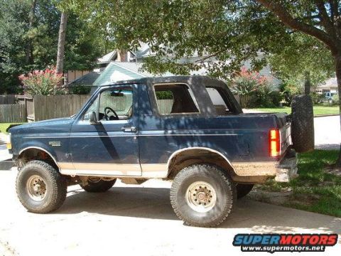 1991 Ford Bronco - This 1991 Ford Bronco features a removable top and a side profile view.