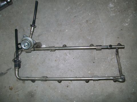 1989 Ford Bronco - fuel rail