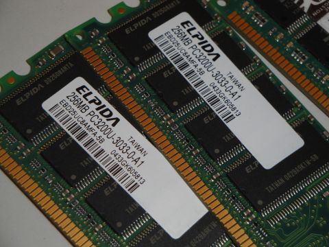 1993 Ford Taurus - Several computer RAM modules are shown, each with an Elpida label indicating 256MB capacity and PC3200U specifications.