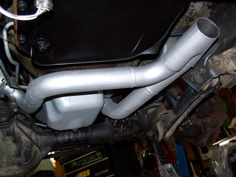 1991 Jeep Comanche - Close-up view of a vehicle's exhaust system components.