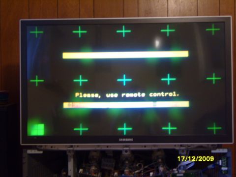 1989 Ford Bronco - A Samsung television displays a test pattern with crosshairs and a message indicating the need for a remote control.
