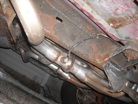 1995 Ford Bronco - here you can see both headers and how the exhaust is routed on both sides