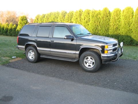 1998 Chevrolet Tahoe - This 1998 Chevrolet Tahoe is shown from the front three-quarter view, parked outdoors.