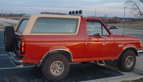 2006 Ford E350 - Right shot of my Bronco in Linn.