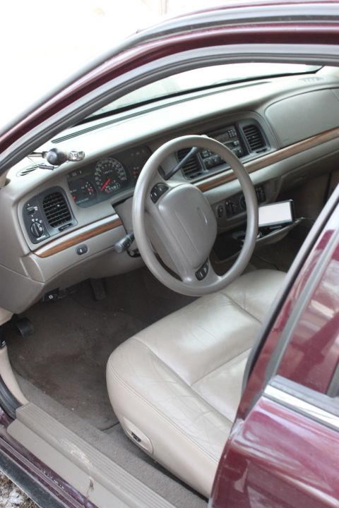 1999 Ford Crown Victoria photo