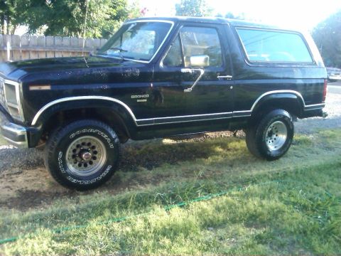 1986 Ford Bronco - Before the f250 Grill paint and swap.