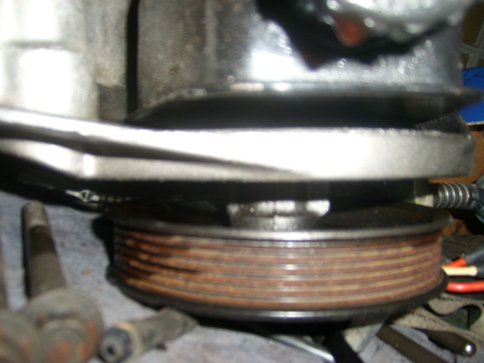 Pulley with multiple grooves, part of a belt system