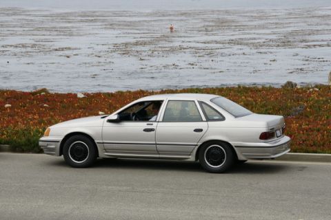 1990 Ford Taurus photo