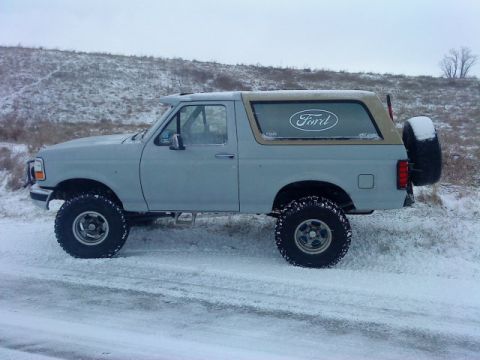 1995 Ford Bronco - at lake Michigan