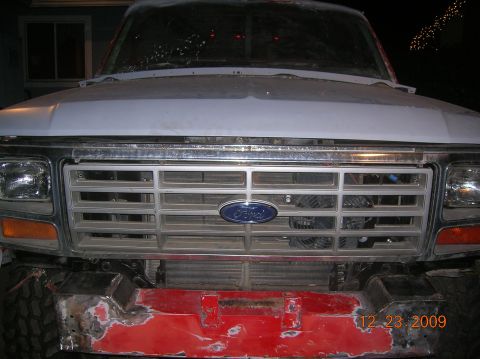 1985 Ford Bronco - The front grille and bumper of a Ford truck are shown, with a date stamp indicating it was taken in 2009.