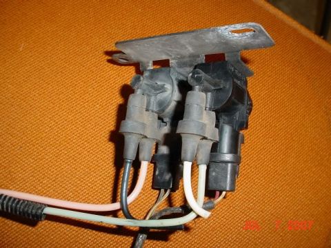 2007 Ford Mustang - Close-up of automotive electrical connectors and wiring.