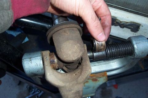 1990 Ford Bronco - Here one cap is now out and I've flipped the axle around to press the other one out