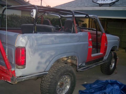 1985 Ford Bronco - This modified Ford Bronco appears to be from the early 1980s, not 1985, based on its body style.