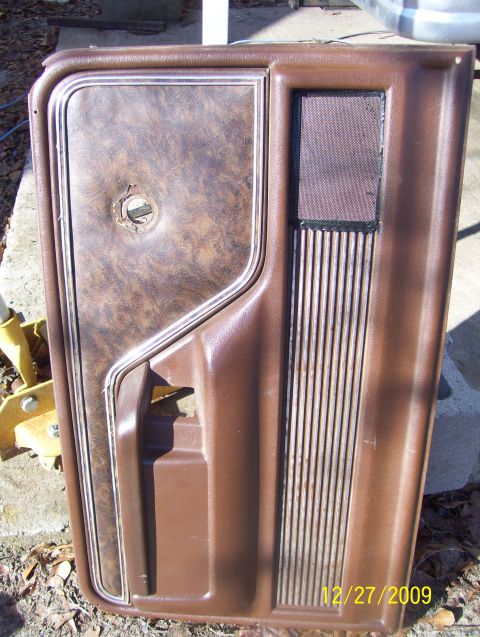 1978 Ford Bronco - Brown door panel with woodgrain insert and speaker grille.