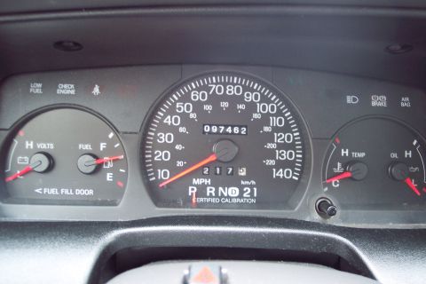 2001 Ford Crown Victoria - The dashboard gauges show an odometer reading of 97,462 miles and a speedometer reading of 20 mph.