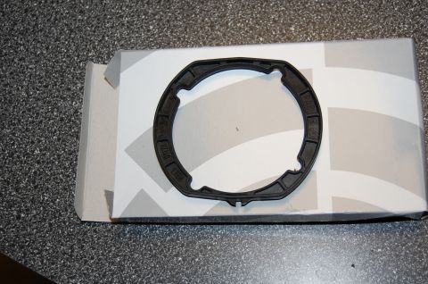 2002 BMW M3 - A black gasket is shown on top of a white box, with text visible on the gasket and a watermark at the bottom.