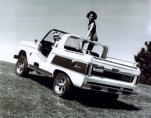 1991 Ford Bronco - This 1978 Ford Bronco features a removable top and wood grain side trim.