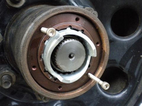 1989 Ford Bronco - Detail of a manual locking hub, showing the internal splined mechanism.