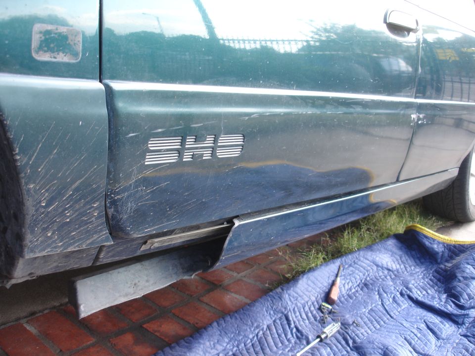 Green car side panel with SHO emblem, 1995 Ford Taurus