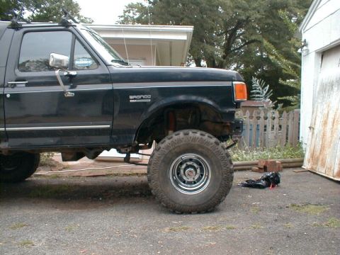 1990 Ford Bronco - sitting on tires for the first time... but the axle needs to move back 1"