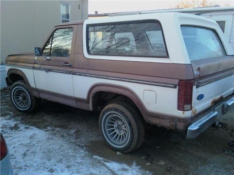 1985 Ford Bronco - This older model Ford Bronco has a two-tone paint scheme and appears to be in a state of disrepair.