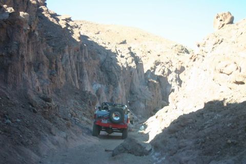 1991 Ford Bronco - Off-roading in a narrow canyon with a Jeep Wrangler on a dirt path.