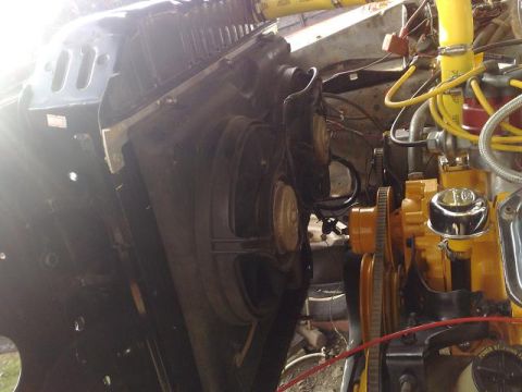1978 Ford Bronco - New radiator and electric fans fitted.Also new yellow sillicon top hose put on.