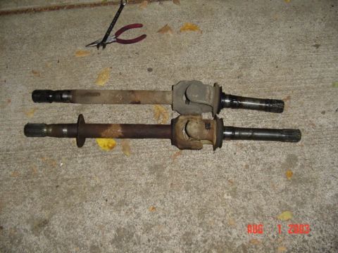 1987 Ford Bronco - Longer axle is from '80, short one is from '87 with hat hubs