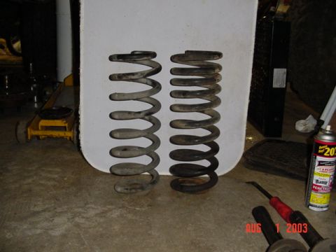 1987 Ford Bronco - Big difference in coils....the left is a '87---.675 dia wire. the right is from the '80---.720 dia wire...Hmmm