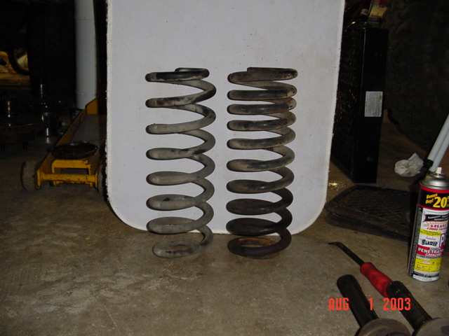 Big difference in coils....the left is a '87---.675 dia wire.  the right is from the '80---.720 dia wire...Hmmm