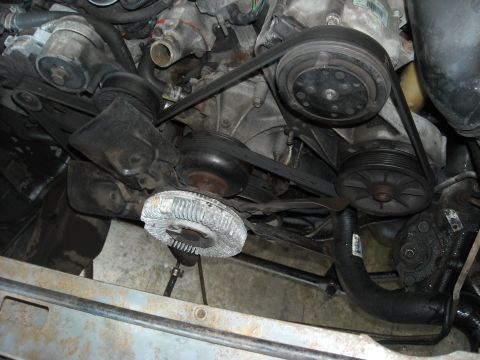 1992 Ford Bronco - With the radiator and shroud out of the way, this is what we are looking at. There is a LOT more room to work now. Notice the lower is stil…