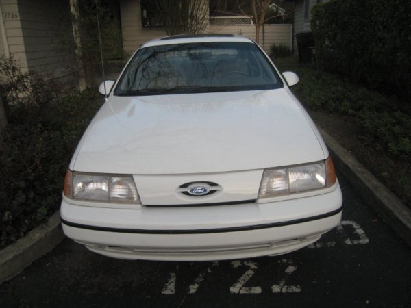 White 1993 Ford Taurus front view