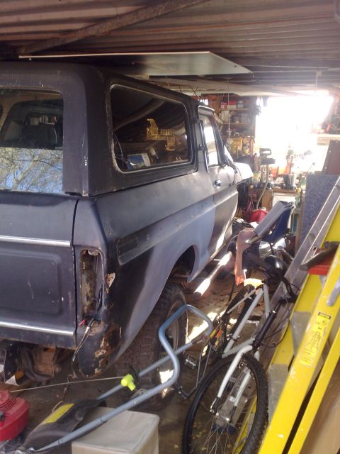 1978 Ford Bronco - The truck only just cleared the garage door,and got the lawn mower in as well!!