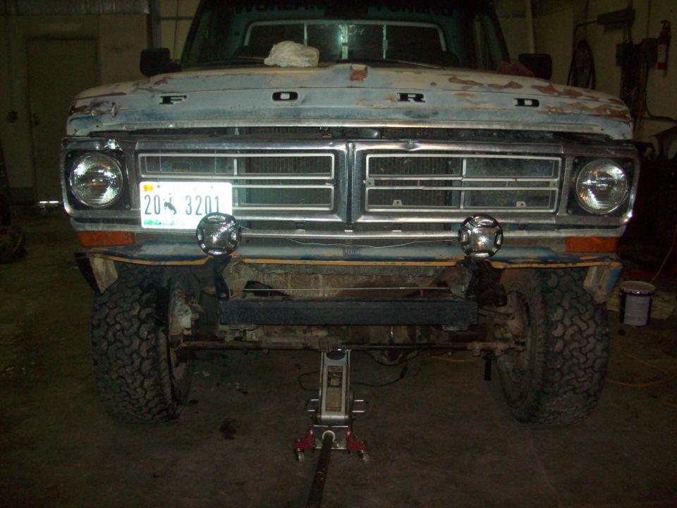 1971 Ford F-100 front view with license plate 20 3201 and two auxiliary lights