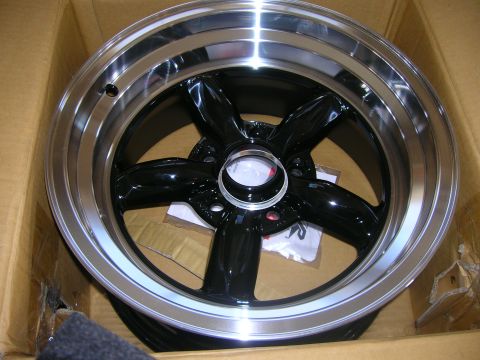 1998 Ford Crown Victoria - Ring on wheel 1